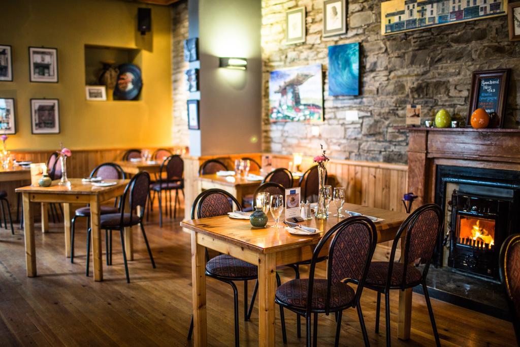 Byrnes Wine Dine Stay Ennistimon Extérieur photo